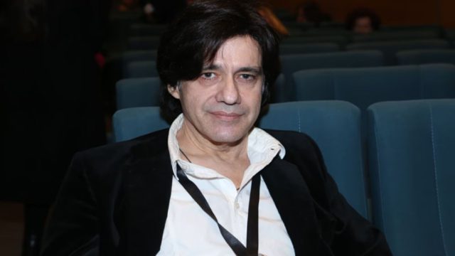 Η σπαρακτική τελευταία ανάρτηση του Αλέξη Σταμάτη μέσα από το νοσοκομείο: «Δεν περιμένω ένα φάρμακο αλλά…»