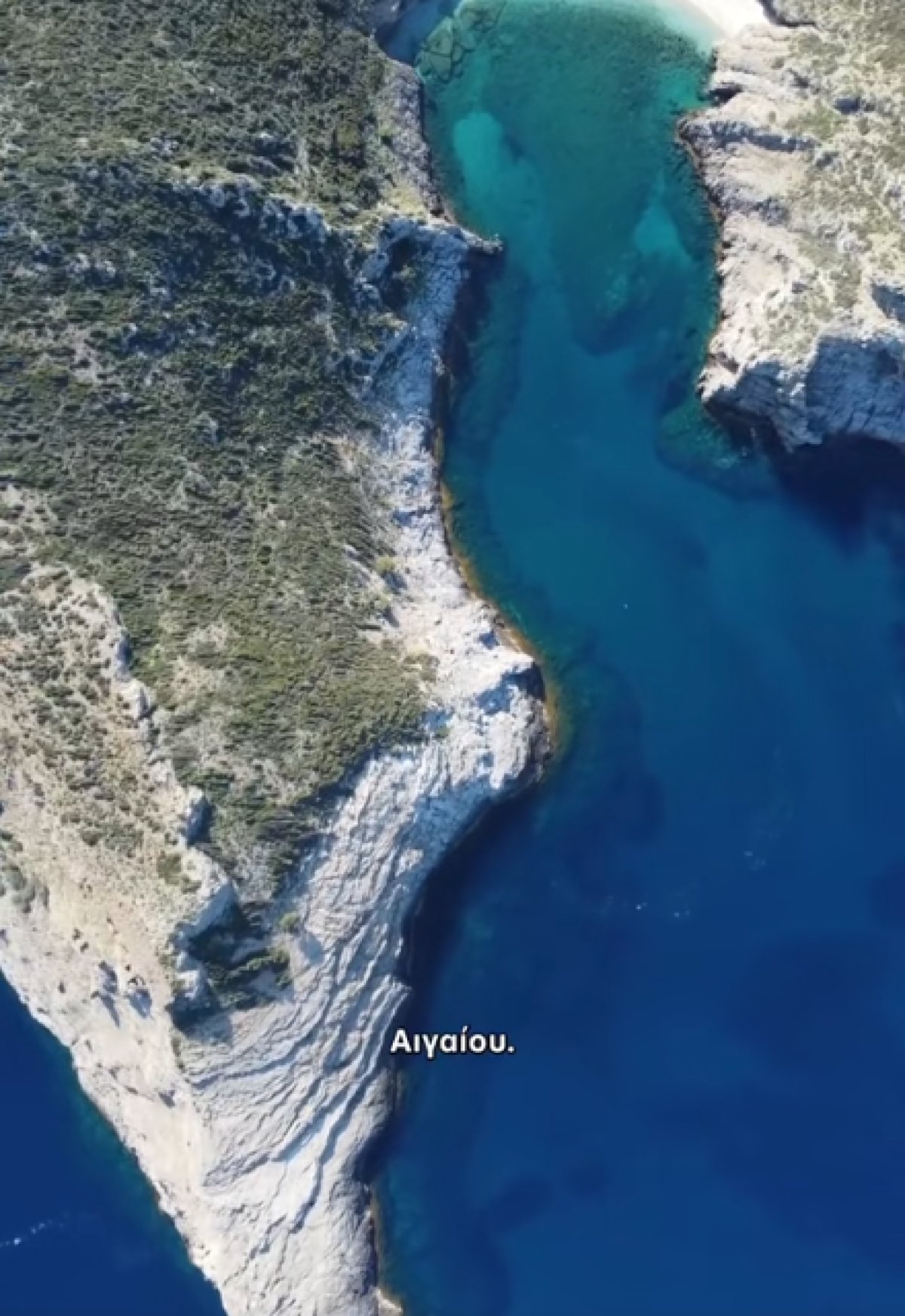 Γαλαζοπράσινα νερά και ήρεμους κολπίσκους θα βρεις