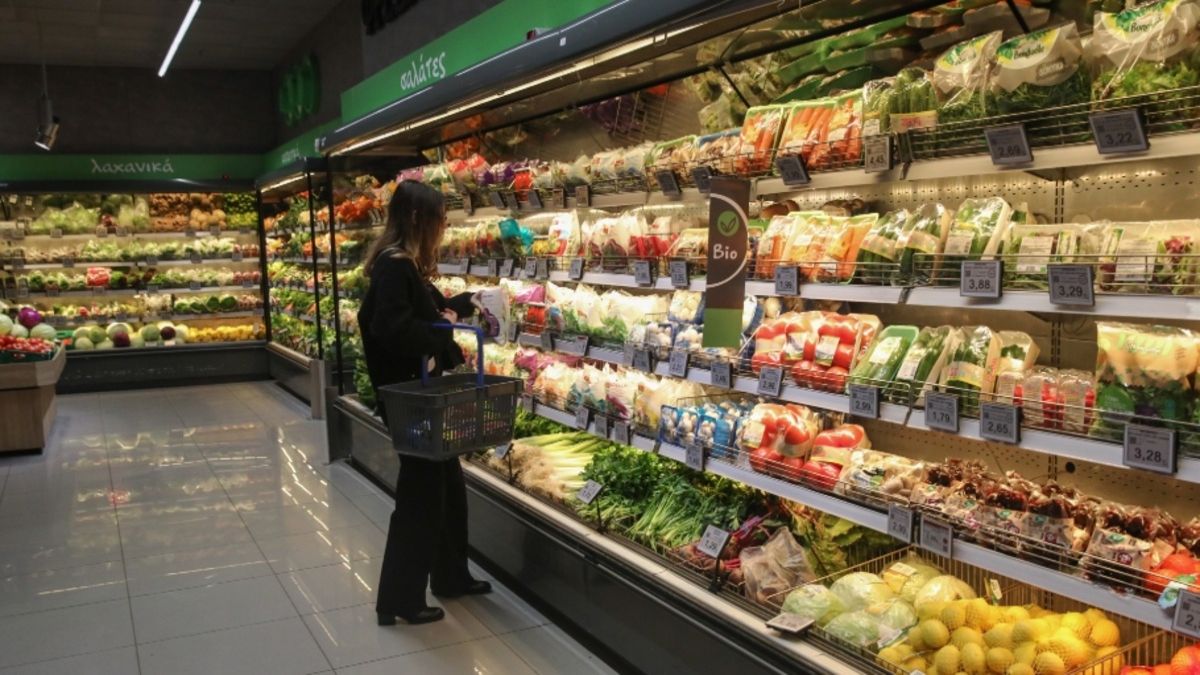 Έρχονται μειώσεις τιμών στα σούπερ μάρκετ: Από το κρέας μέχρι τα σχολικά είδη – Η λίστα με τα 12 προϊόντα που γίνονται φθηνότερα