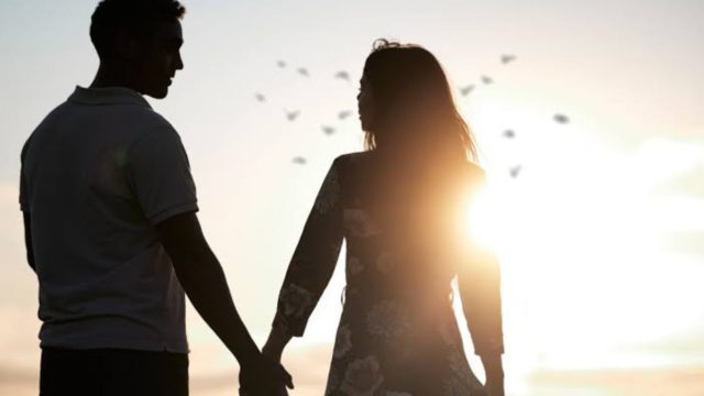 Γνώρισε σύντροφο και έφυγε τρέχοντας μόλις της απάντησε που μένει! Δείτε το βίντεο και θα καταλάβετε