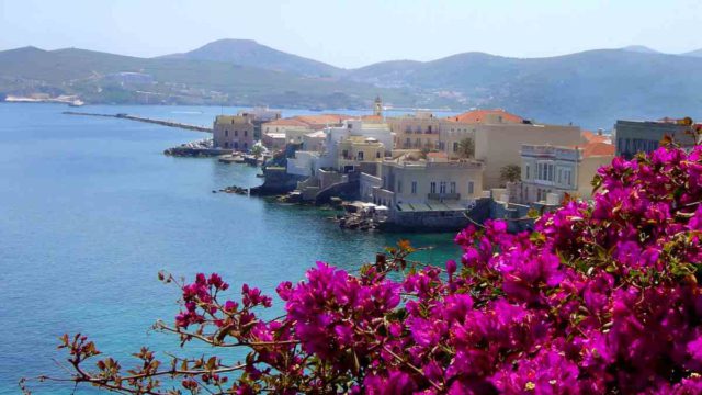 Το ελληνικό νησί-έκπληξη που συγκαταλέγεται στα 10 ανερχόμενα του κόσμου