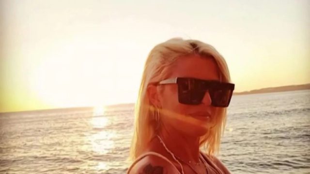 Εκπρόσωπος ΕΛ.ΑΣ. για τη νεκρή διασώστρια του ΕΚΑΒ στη Σύρο: «Είχε μαζί της λοστό, αεροβόλο και μαχαίρι»