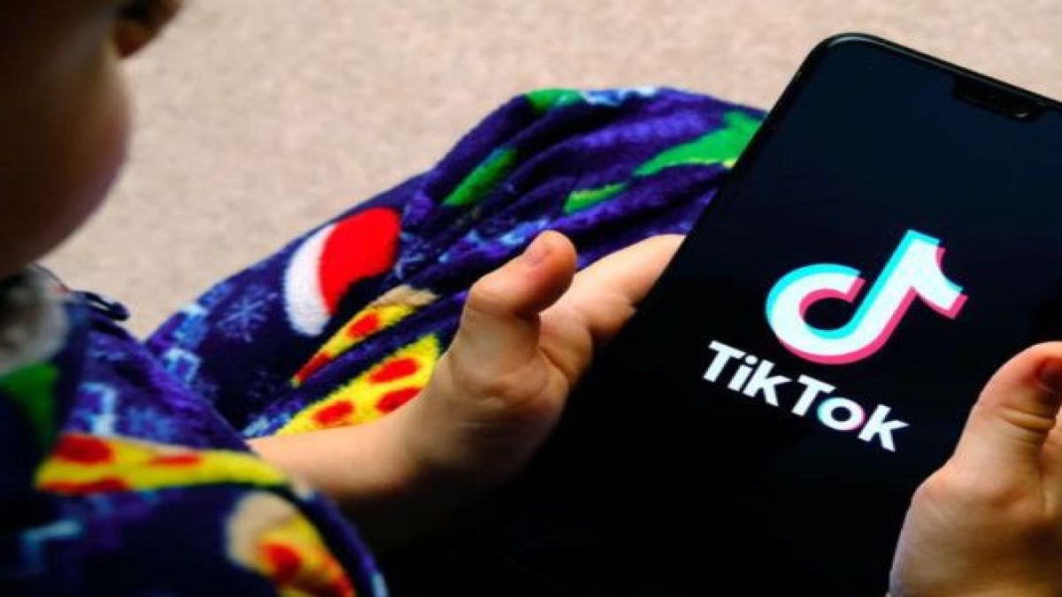 Ψηφιακή ασφάλεια ανηλίκων: Η ΕΕ καλεί το TikTok να αλλάξει τις πρακτικές του