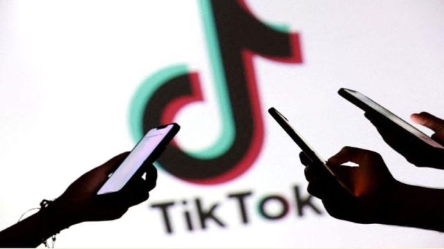 Η Ευρωπαϊκή Επιτροπή στρέφεται κατά του TikTok για την προστασία των ανηλίκων – Στο επίκεντρο οι ρυθμίσεις απορρήτου και οι κίνδυνοι διαδικτυακής έκθεσης