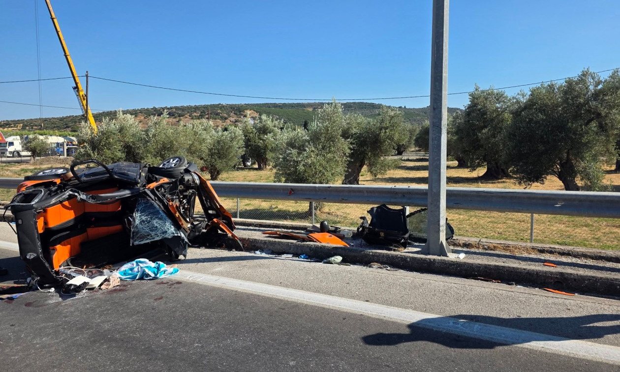 Θανατηφόρο δυστύχημα στη Λέσβο, όπου δύο γυναίκες έχασαν τη ζωή τους μετά από εκτροπή και ανατροπή του οχήματος στο οποίο επέβαιναν.