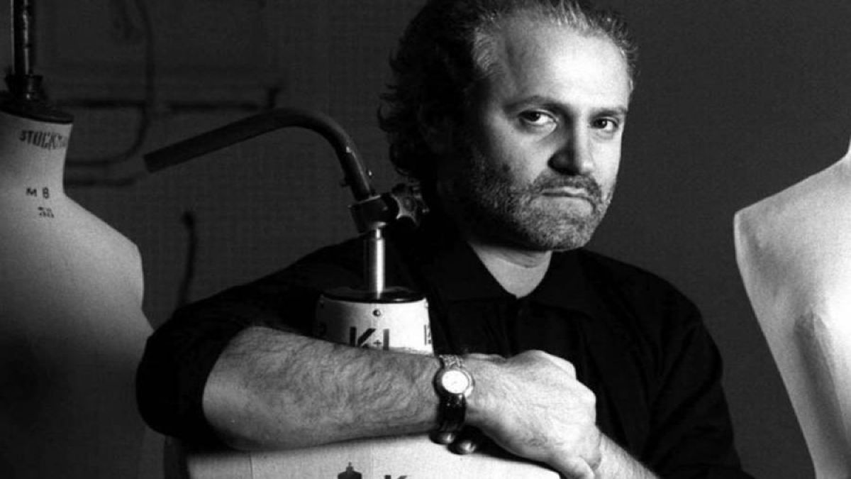 Σαν σήμερα 15 Ιουλίου 1997: Ο θάνατος του Τζιάνι Βερσάτσε που έντυσε μια ολόκληρη εποχή και έγινε ο μύθος της σύγχρονης μόδας