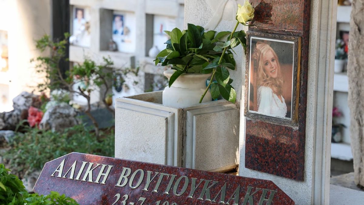 Συγκίνηση στο μνημόσυνο της Αλίκης Βουγιουκλάκη – Η απουσία που συζητήθηκε