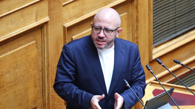 Άλλη μία αποχώρηση-βόμβα στον ΣΥΡΙΖΑ: Ανεξάρτητος ο Μεϊκόπουλος