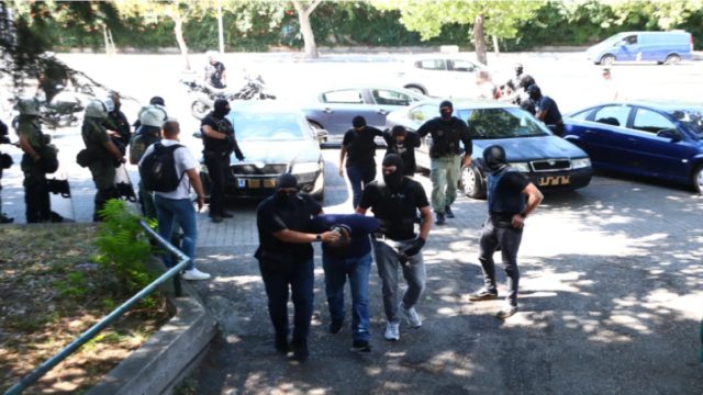 «Δεν έχουμε καμία σχέση» – Αρνούνται τα πάντα οι δύο προφυλακισμένοι για τη δολοφονία της Βάγιας Νέστορα