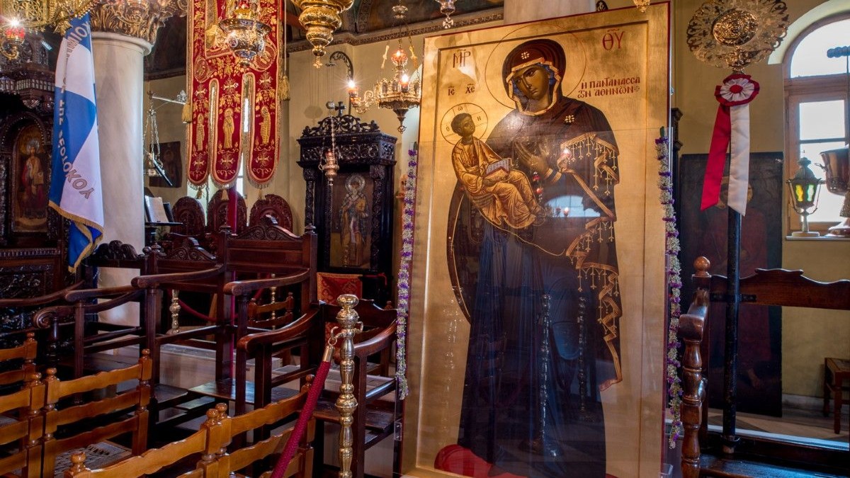 Στην καρδιά της Αθήνας η Παναγία Παντάνασσα γέμισε πιστούς για τον Δεκαπενταύγουστο