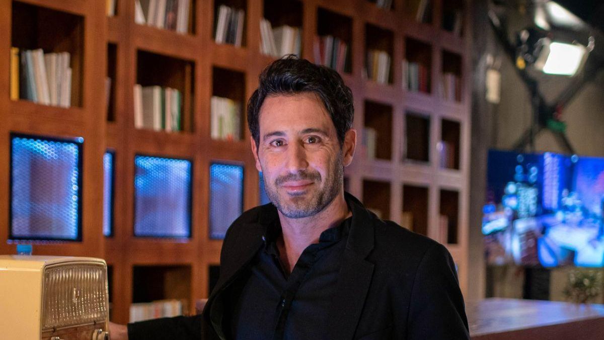 Ο Λευτέρης Ελευθερίου ερωτευμένος ξανά – «Μου αρέσει να νοιάζομαι έναν άνθρωπο»