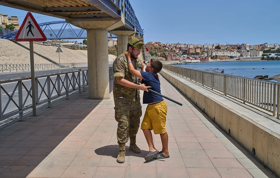 Η σπαρακτική ικεσία του 12χρονου στη Θέουτα: «Όχι, Μαρόκο, όχι» – Το ανθρώπινο δράμα και η δραπέτευση από την απέλαση