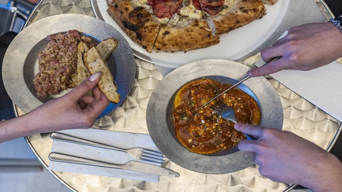 Το νέο wine bar του Πειραιά έχει 40 ετικέτες κρασιού και 48ωρη ζύμη