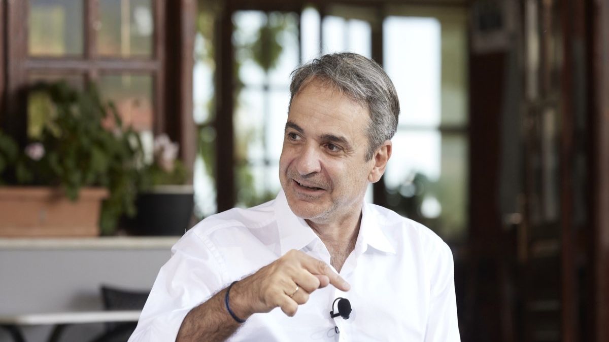 Κυριάκος Μητσοτάκης: Άφησε πίσω την περιπέτεια και πήγε για μπάνιο στα Χανιά