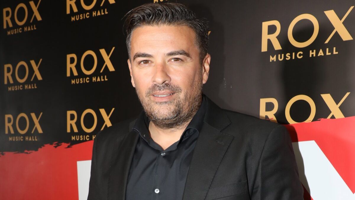 Φουλ ερωτευμένος ο Γιάννης Αϊβάζης: Σε Κρητικό πανηγύρι με την πανέμορφη σύντροφό του – Αποκλειστικές φωτογραφίες