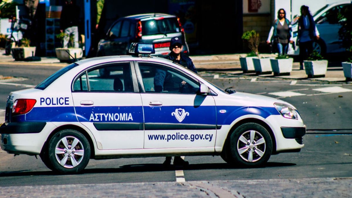 Σοκ στην Κύπρο: Πατέρας άφησε μόνη την 11χρονη κόρη του για δύο μέρες για να ταξιδέψει στην Αλβανία για αγώνα της Πάφου!
