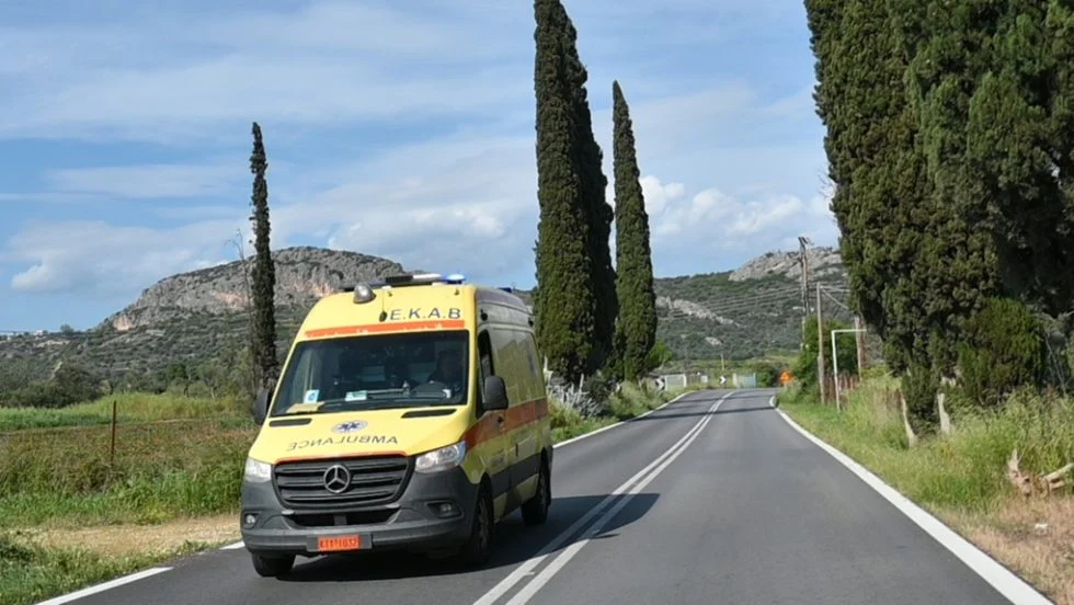 Μια ξέγνοιαστη στιγμή σε παραλία των Χανίων εξελίχθηκε σε σοβαρό ατύχημα