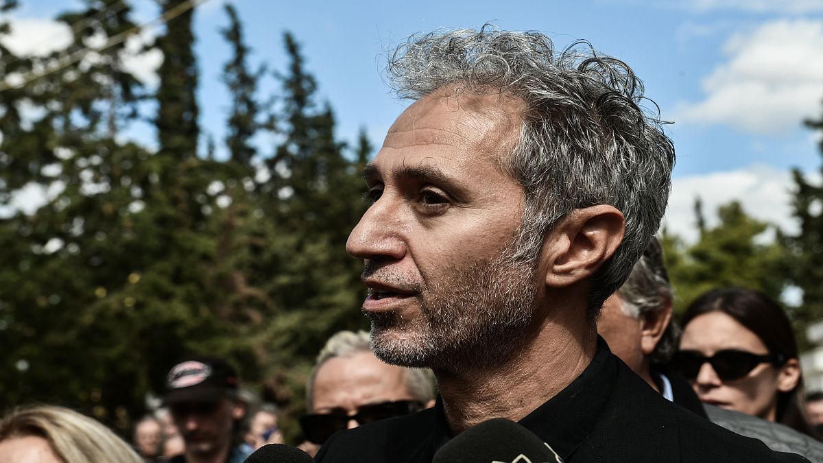 Το τελευταίο «αντίο» στον Δημήτρη Κόκοτα: Η κηδεία του αγαπημένου τραγουδιστή στην Αγία Βαρβάρα – Βαρύς ο πόνος για την οικογένεια και τον καλλιτεχνικό κόσμο