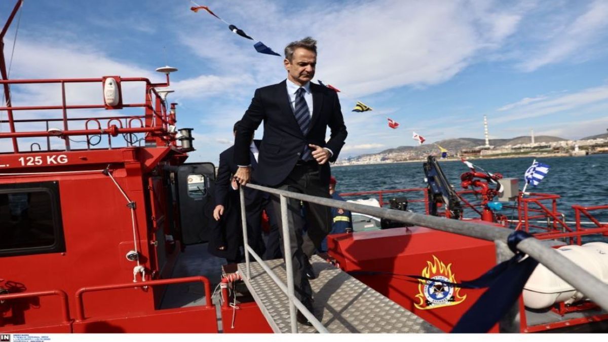 Ο πρωθυπουργός στο Κέντρο Επιχειρήσεων – Ενημέρωση για τα πύρινα μέτωπα
