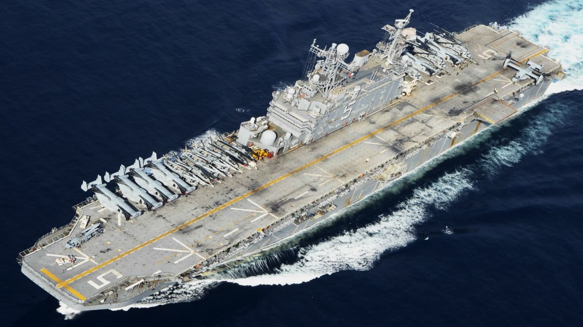 Πύραυλοι Harpoon χτυπούν πλοίο 40.000 τόνων – Εντυπωσιακές εικόνες από τη RIMPAC
