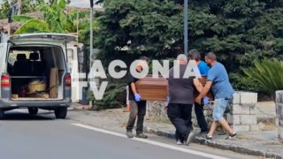 «Τον έβαλα στην κατάψυξη γιατί …»: Ο απίστευτος ισχυρισμός του 55χρονου που έκρυβε τον νεκρό πατέρα στον Μυστρά