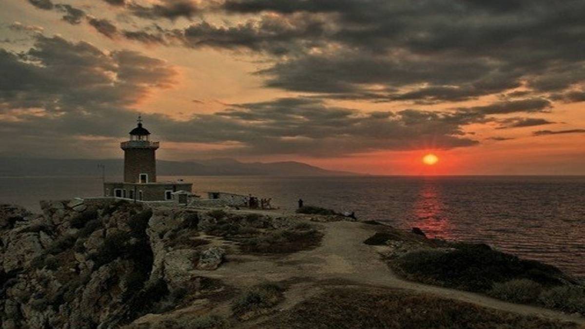 Το κρυφό διαμάντι 1,5 ώρα από την Αθήνα: Η λίμνη με τα γαλαζοπράσινα νερά