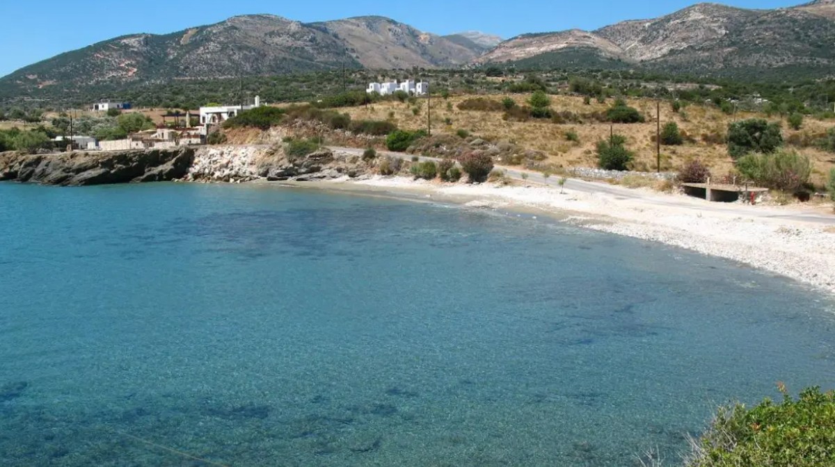 Νάξος: Ιστιοφόρο με έξι επιβαίνοντες προσάραξε στη Μουτσούνα
