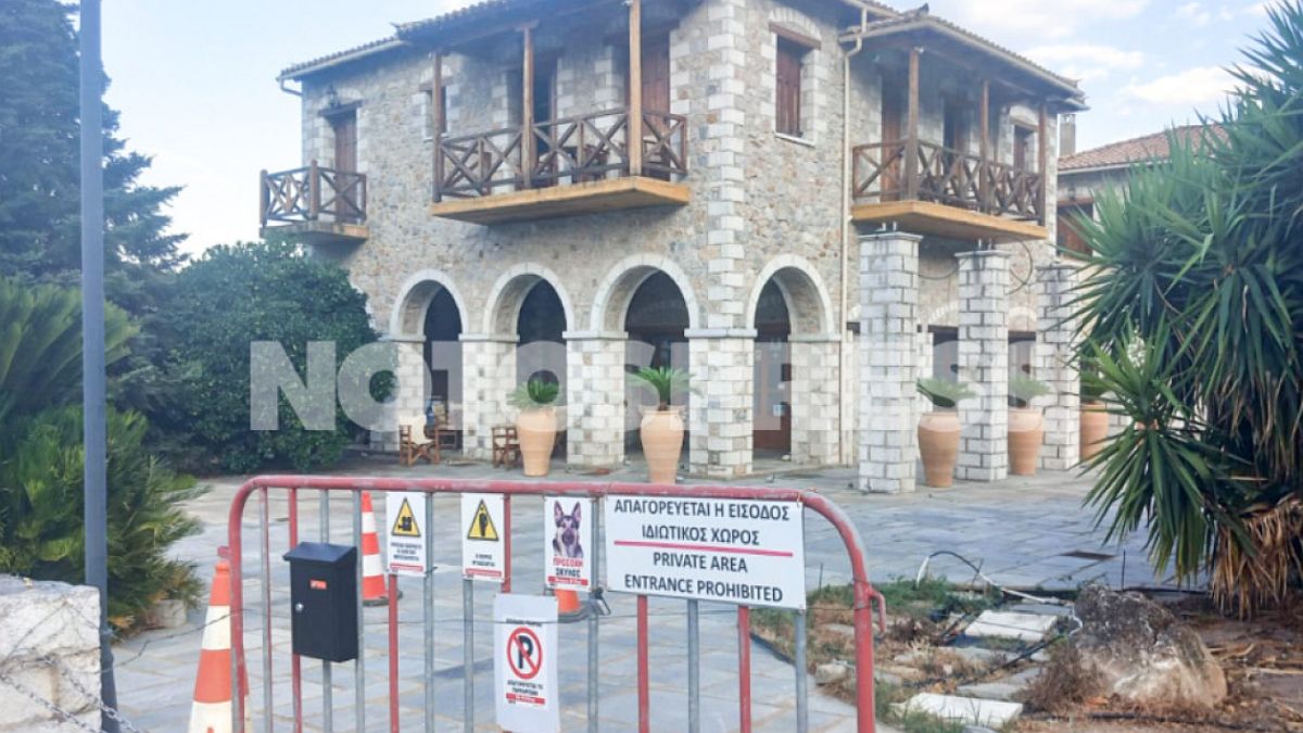 «Φρούριο» στον Μυστρά: Είχε ζώσει με κάμερες και αλυσίδες το ξενοδοχείο όπου έκρυβε στον καταψύκτη το πτώμα του πατέρα του