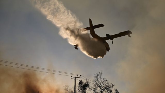 Συναγερμός στην Ανατολική Αττική: Μεγάλη φωτιά στην Αργιθέα Κορωπίου – Μήνυμα από το 112 και ισχυρή κινητοποίηση της Πυροσβεστικής