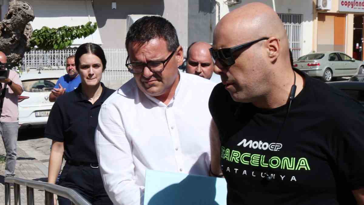 Δήμαρχος Στυλίδας: Θερμή υποδοχή στα δικαστήρια Θήβας – «Είμαστε μαζί σου»