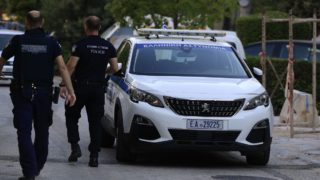 Όλα «τούμπα» στη Νέα Σμύρνη: Την περίμενε έξω από το σπίτι της κόρης της – Σκότωσε την 45χρονη και αυτοκτόνησε