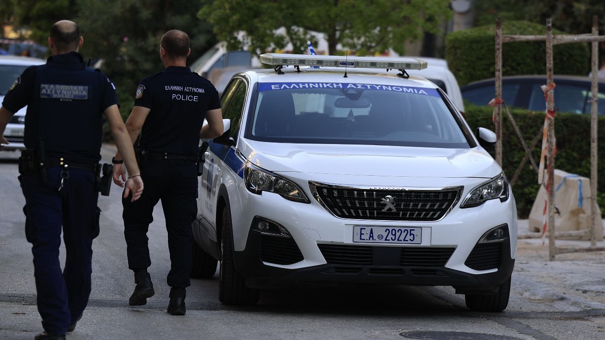 Όλα «τούμπα» στη Νέα Σμύρνη: Την περίμενε έξω από το σπίτι της κόρης της – Σκότωσε την 45χρονη και αυτοκτόνησε