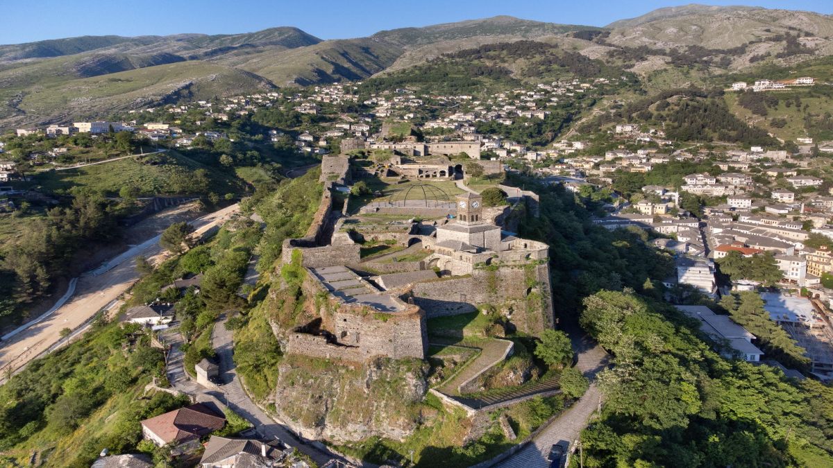 5 πόλεις της Ευρώπης που μοιάζουν με ταξιδιωτικό όνειρο χωρίς να αδειάζουν το πορτοφόλι