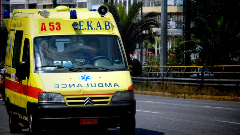 Έρευνες από την Τροχαία για τα αίτια της θανατηφόρας παράσυρσης που σημειώθηκε κοντά στην Κερατέα.