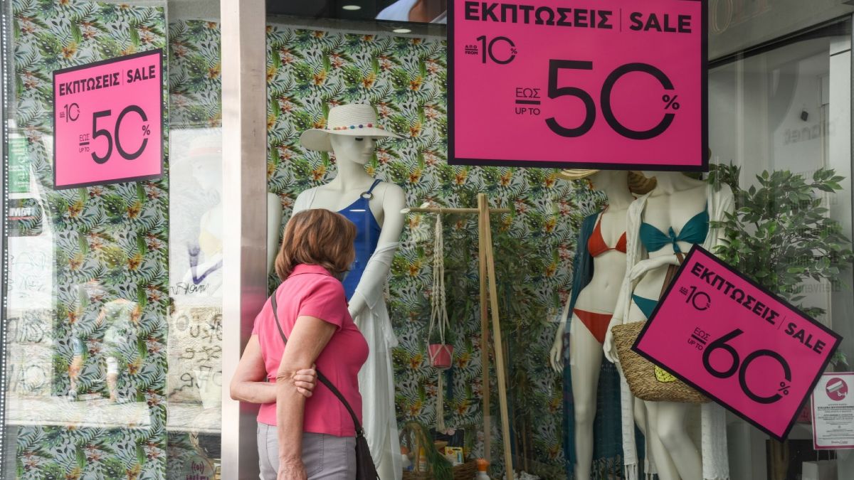 «Βατερλώ» για τις θερινές εκπτώσεις: Το 71,3% των επιχειρήσεων κάτω από πέρυσι – Σε απόγνωση οι έμποροι