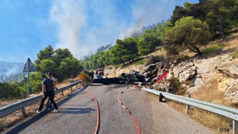 Συνελήφθη αδελφός αντιδημάρχου: Εισέβαλε με το αυτοκίνητό του στον αποκλεισμένο χώρο της συντριβής του ελικοπτέρου και «θέρισε» τα συντρίμμια!
