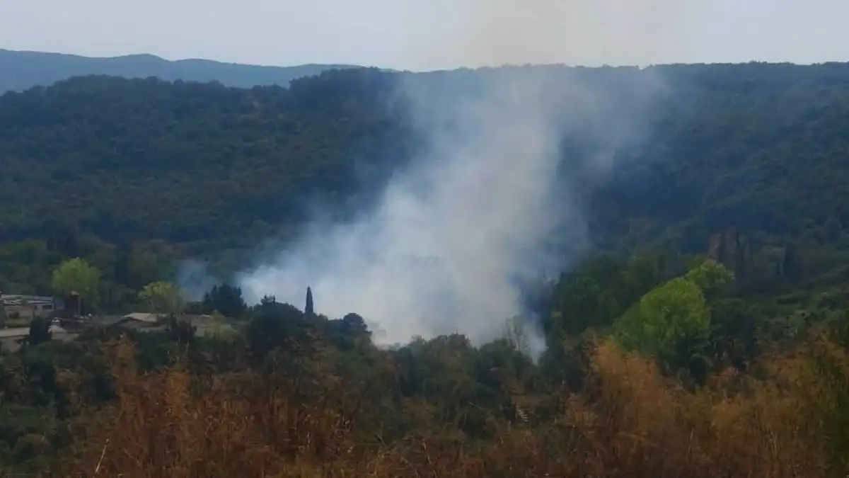 Κέρκυρα: Μεγάλη φωτιά στο Τεμπλόνι –  Επιχειρούν 7 εναέρια μέσα, ήχησε το 112