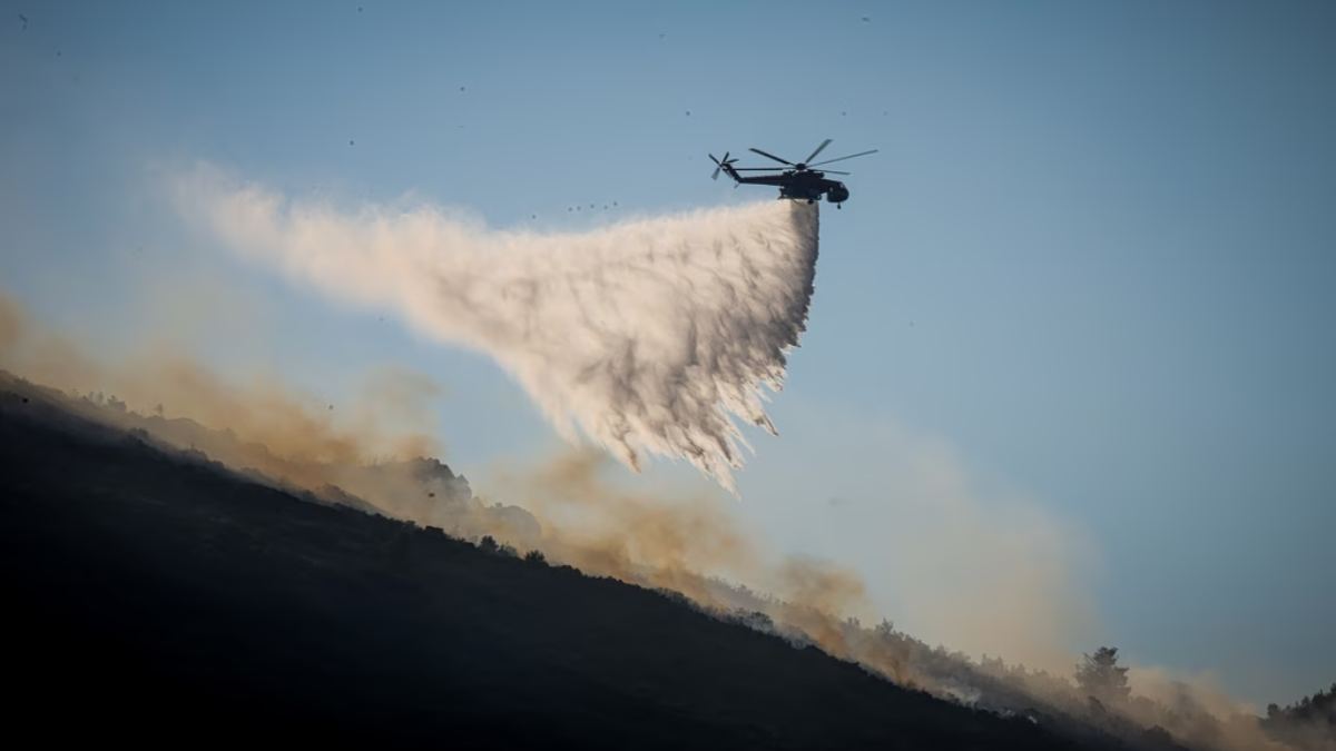 Φωτιά στην Ελάτεια Φθιώτιδας – Ήχησε το 112, στη μάχη ενάερια μέσα