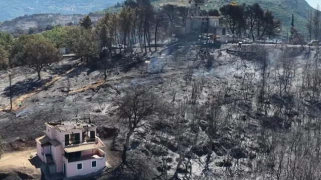 Φωτιά στη Φωκίδα: Σοκάρουν οι εικόνες από ψηλά – Το drone αποκαλύπτει το μέγεθος της καταστροφής στη Δωρίδα