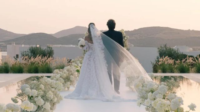 Παραμυθένιος γάμος στις Κυκλάδες – Κανείς δεν κατάλαβε ότι παντρεύτηκαν