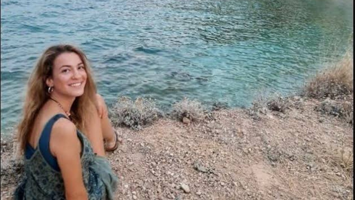 Ανατριχιαστικές λεπτομέρειες: Η Γαρυφαλλιά πάλευε για τη ζωή της ενώ εκείνος την έσπρωχνε στα βράχια – Η αποκάλυψη που σοκάρει