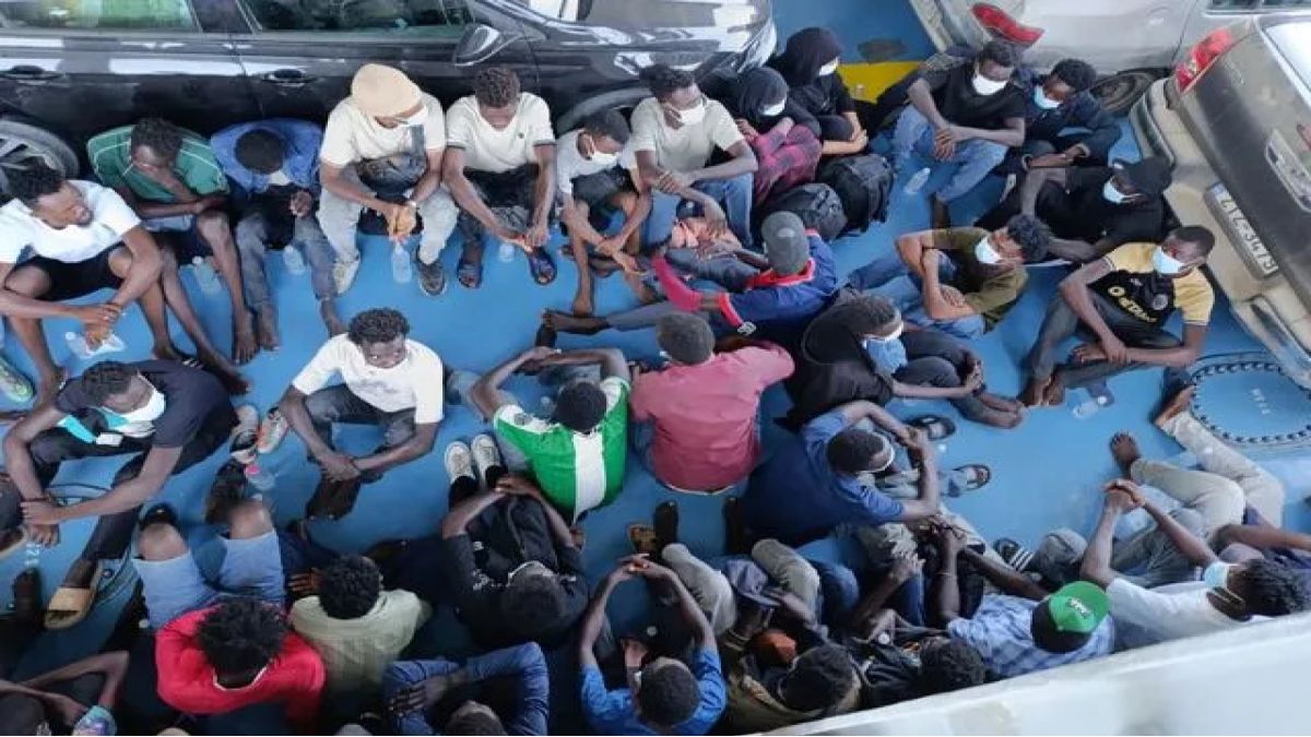 Μετανάστες στοιβαγμένοι στο γκαράζ πλοίου από τη Γαύδο στα Σφακιά – «Πολύ επικίνδυνες και απάνθρωπες συνθήκες»