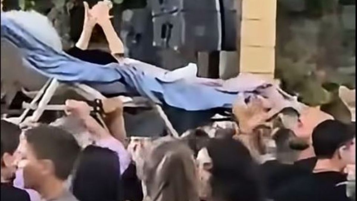 «Αυτά μόνο στις Μαργαρίτες»: Η γιαγιά που πήγε στο γλέντι… πάνω στην ξαπλώστρα της
