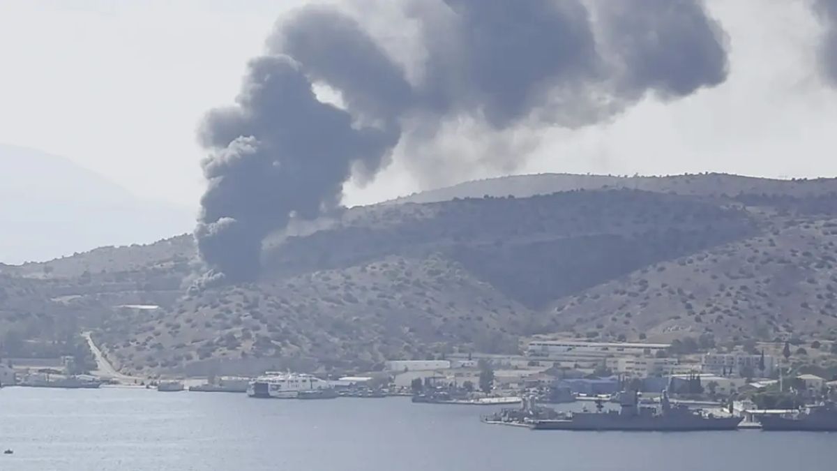 Φωτιά τώρα στη Σαλαμίνα: Συναγερμός και εκκένωση δύο περιοχών – Μεγάλη επιχείρηση από Πυροσβεστική και εναέρια