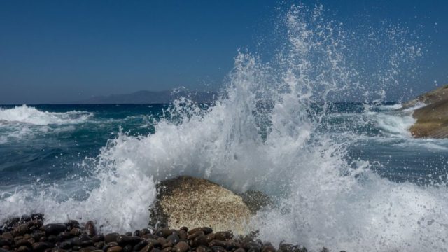 Ισχυρό επεισόδιο μελτεμιού στο Αιγαίο: Ριπές άνω των 100 χλμ./ώρα και αυξημένος κίνδυνος πυρκαγιάς