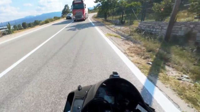 Ταυτοποιήθηκε ο οδηγός του βυτιοφόρου που έκανε επικίνδυνη προσπέραση στη Λίμνη Πλαστήρα