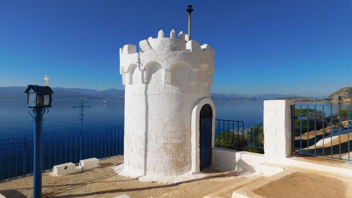 Ένα τάμα, μια τρικυμία και ένα εκκλησάκι: Η ιστορία του Κρασόκτιστου