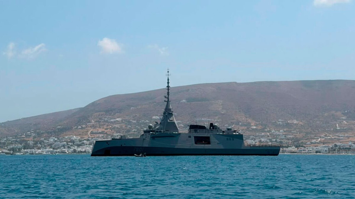 Η φρεγάτα «Κίμων» στην Πάρο για τον Δεκαπενταύγουστο – Η παρουσία που ξεχωρίζει