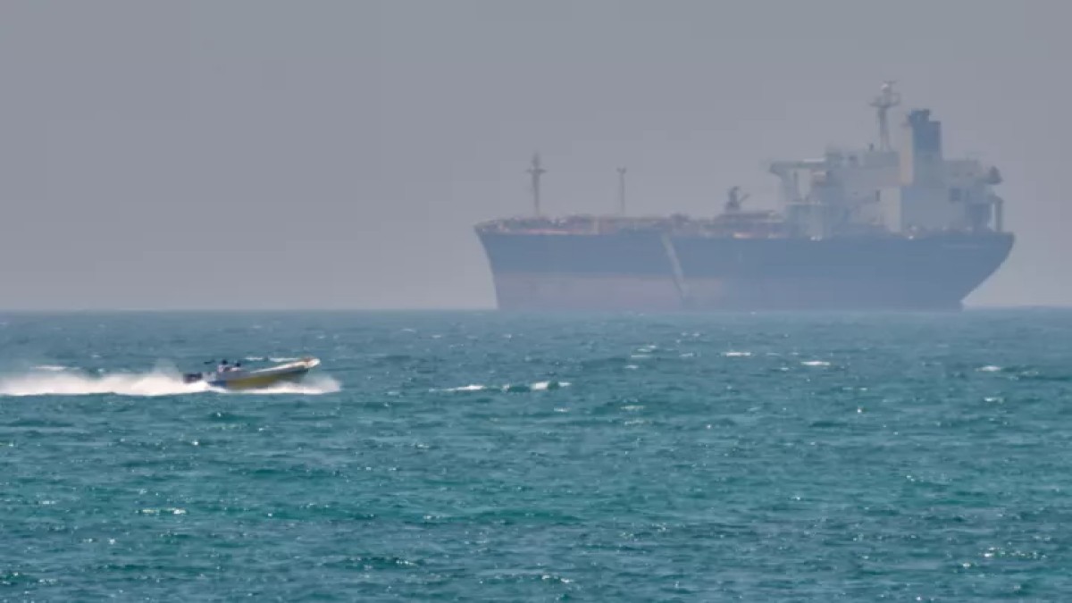 Πετρέλαιο, LNG και ναυτιλία σε συναγερμό – Νέο χτύπημα στον Ορμούζ