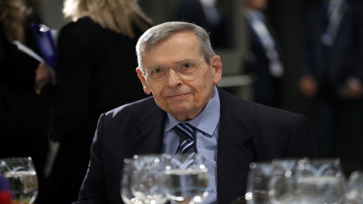 Στέφανος Μάνος: Τέλος εποχής για έναν από τους πιο αντισυμβατικούς πολιτικούς της Μεταπολίτευσης